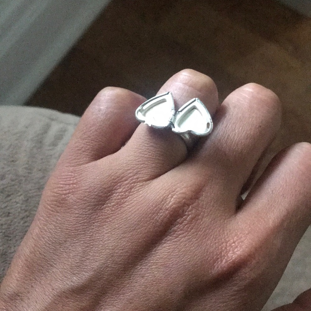 Silver heart ring - Picture 2 of 3